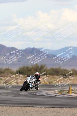 media/Nov-16-2025-Race Pace (Sun) [[8c5fa54630]]/Non Verified Riders (1st 20 Minutes)/5-Turn 15 (110pm)/